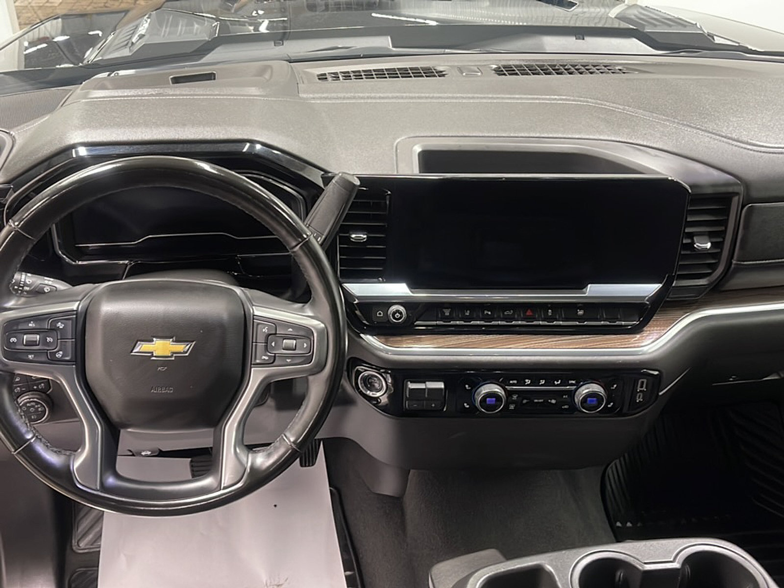 Used 2025 Chevrolet Silverado 3500 LT w/ Safety Package AWD/4WD image 3