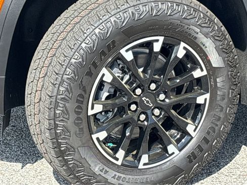 New 2026 Chevrolet Traverse Z71 w/ Enhanced Driving Package AWD/4WD image 35