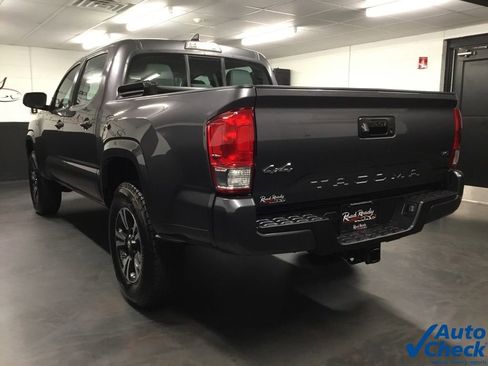 Used 2017 Toyota Tacoma SR image 8
