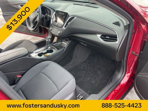 Used 2017 Chevrolet Malibu LT image 21