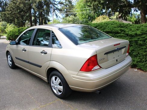 Used 2001 Ford Focus LX FWD image 4