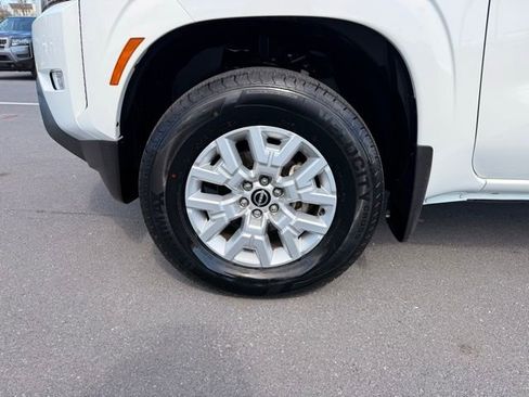 Certified 2024 Nissan Frontier SV w/ SV Convenience Package image 9