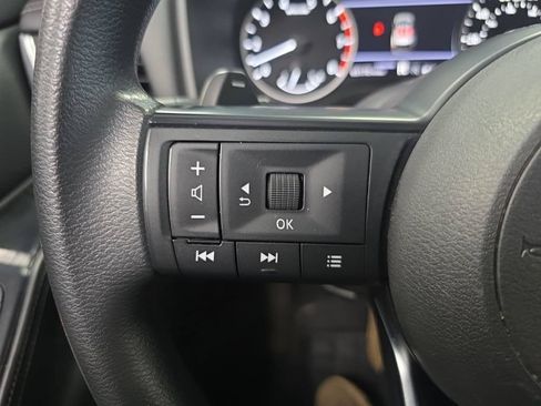 Used 2024 Nissan Rogue SV FWD image 27