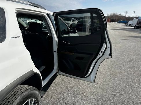 Used 2021 GMC Acadia SLE image 43