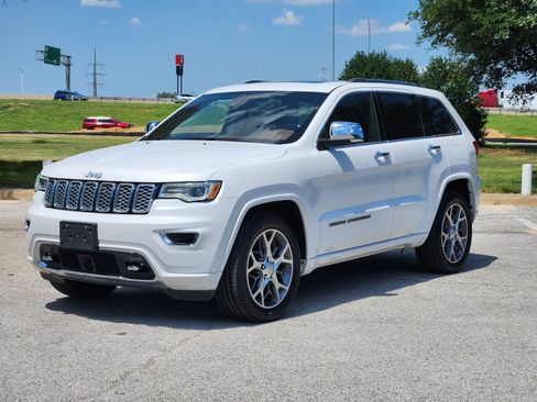 Used 2020 Jeep Grand Cherokee Overland RWD image 2