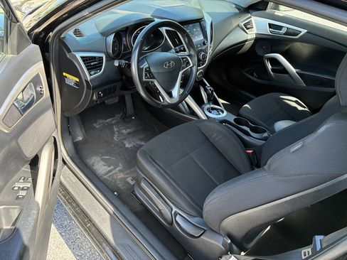 Used 2017 Hyundai Veloster FWD image 7