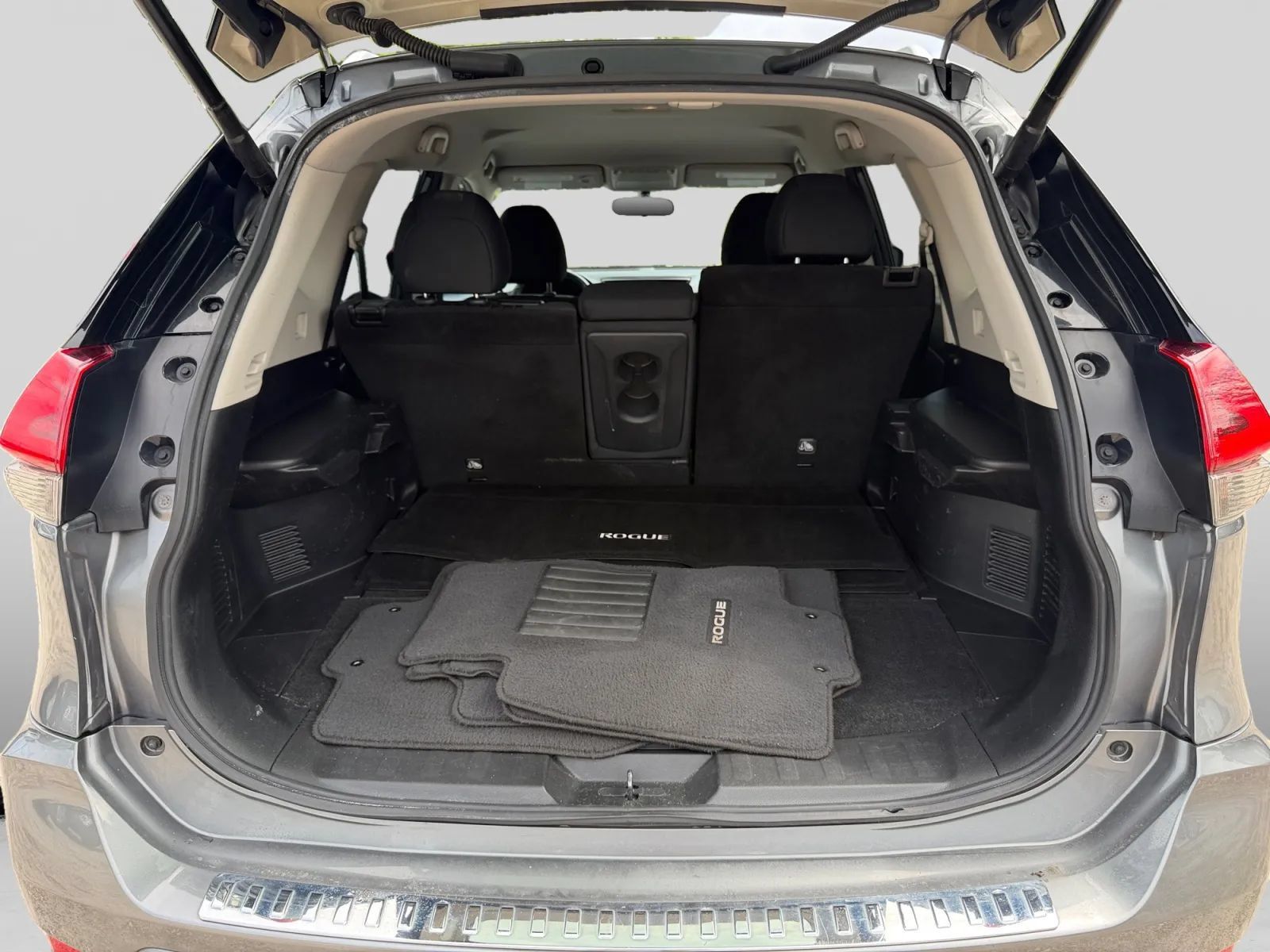 Used 2018 Nissan Rogue SV FWD image 19