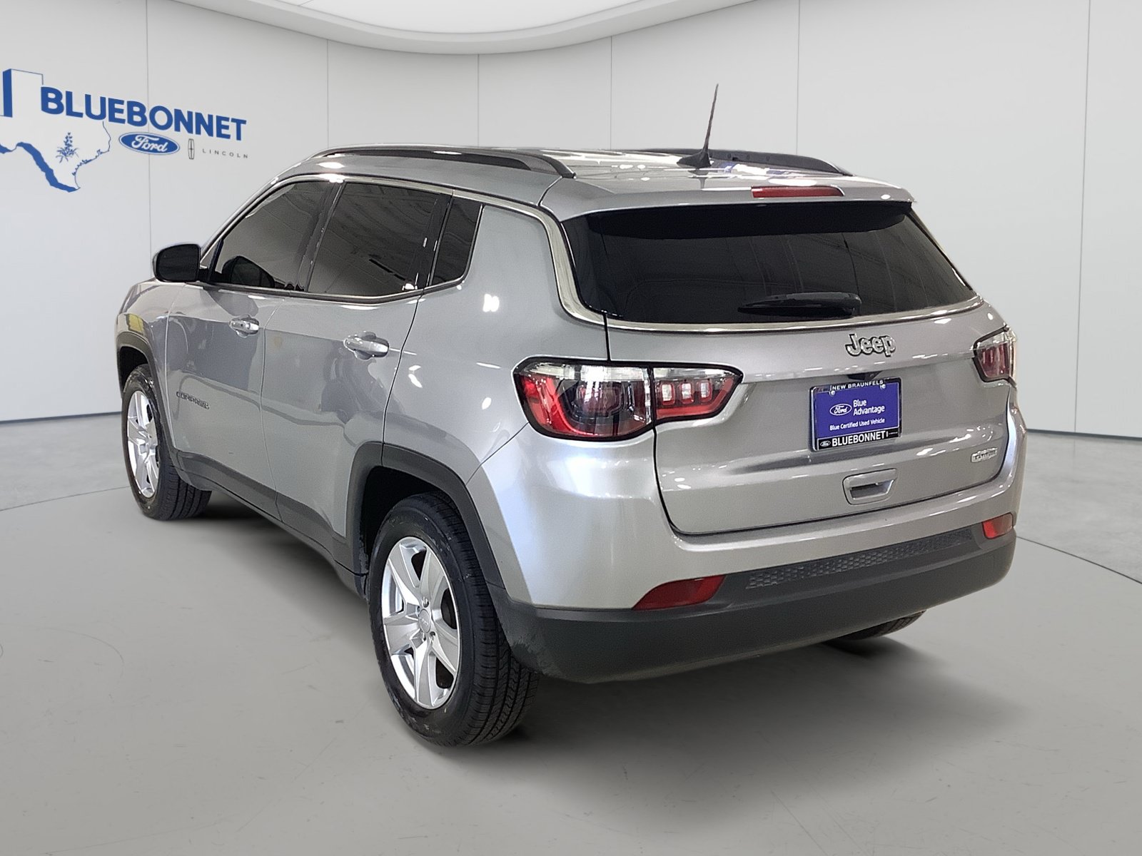 Used 2022 Jeep Compass Latitude FWD image 7