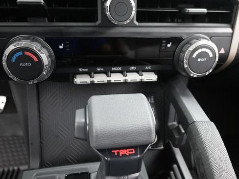 Used 2025 Toyota Tacoma TRD Sport AWD/4WD image 19