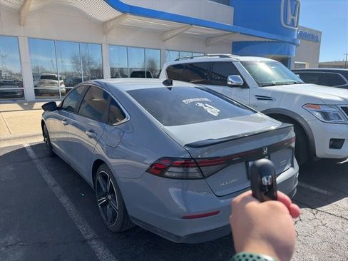 Used 2025 Honda Accord Sport image 4