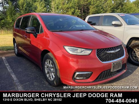 Used 2025 Chrysler Pacifica Select FWD image 1