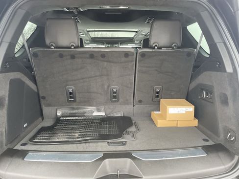 Used 2023 Cadillac Escalade V w/ LPO, ONYX Package image 17