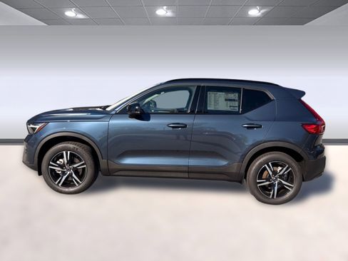 Certified 2026 Volvo XC40 B5 Core w/ Climate Package AWD/4WD image 2