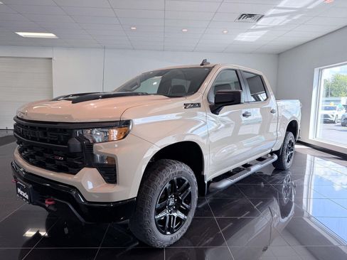Used 2023 Chevrolet Silverado 1500 Custom Trail Boss w/ LPO, Dark Essentials Package AWD/4WD image 2