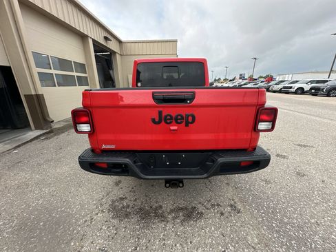 Used 2025 Jeep Gladiator Sport AWD/4WD image 13