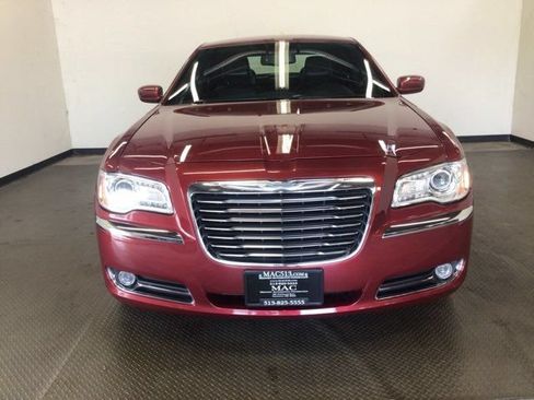 Used 2014 Chrysler 300 AWD w/ Driver Convenience Group image 2