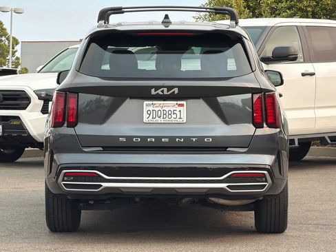 Used 2022 Kia Sorento S FWD image 8