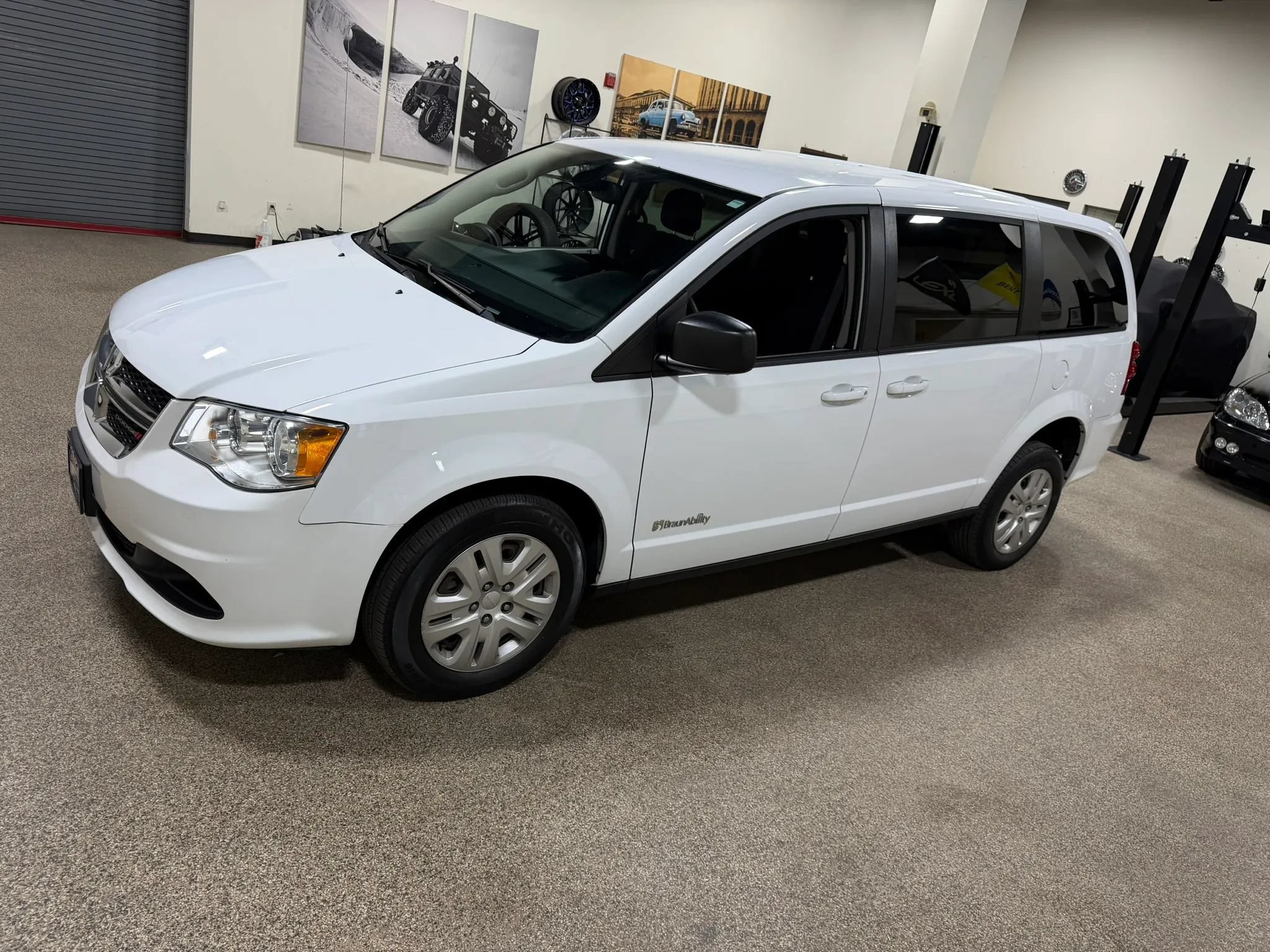 Used 2018 Dodge Grand Caravan SE FWD image 10