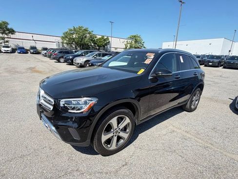 Used 2022 Mercedes-Benz GLC 300 4MATIC w/ Premium Package Lite image 3