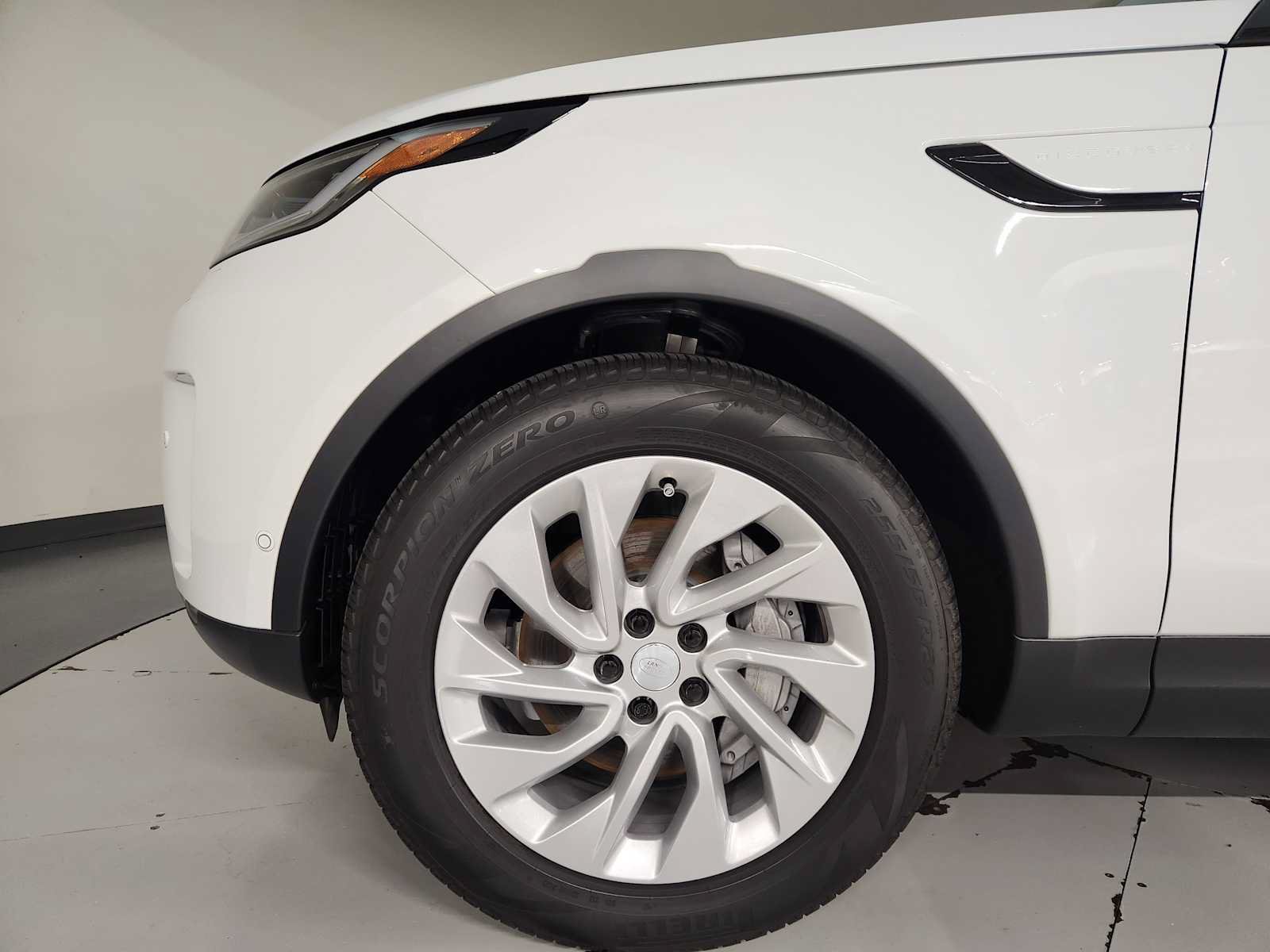 Used 2026 Land Rover Discovery S AWD/4WD image 11