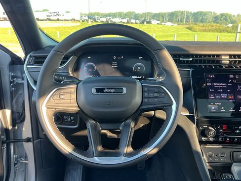 New 2025 Jeep Grand Cherokee Laredo X w/ Luxury Tech Group I image 31