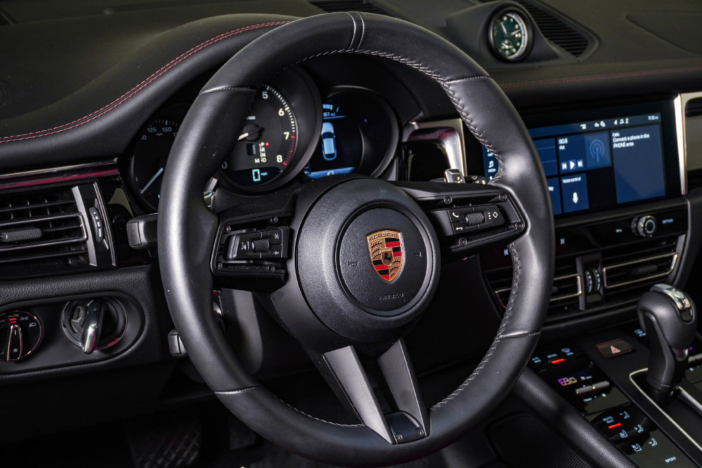 Certified 2026 Porsche Macan AWD/4WD image 18