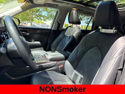 Used 2024 Toyota Highlander Platinum AWD/4WD image 14