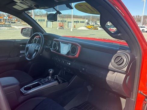 Used 2017 Toyota Tacoma TRD Off-Road w/ Tow Package image 11