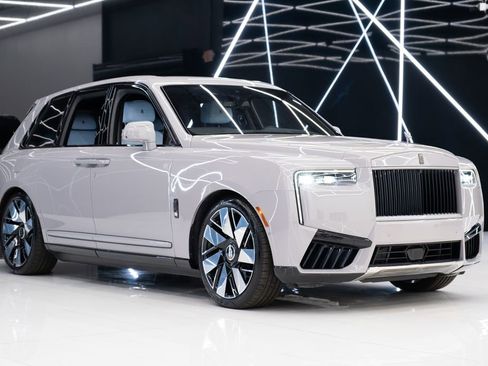 Used 2025 Rolls-Royce Cullinan AWD/4WD image 1