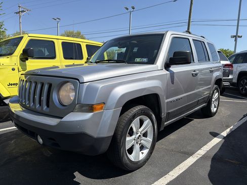 Used 2014 Jeep Patriot Latitude w/ Sun/Sound Group AWD/4WD image 3