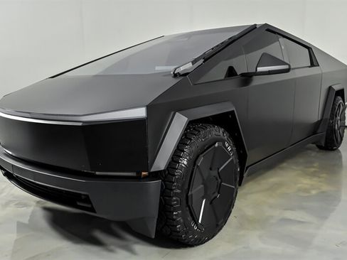 Used 2024 Tesla Cybertruck AWD Crew Cab image 5