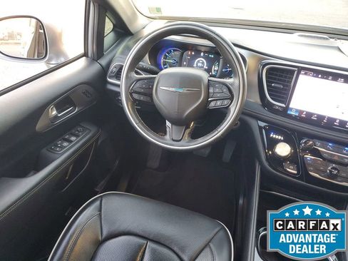 Used 2021 Chrysler Pacifica Limited w/ Premium & Safety Sphere Group image 17