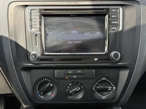 Used 2016 Volkswagen Jetta S FWD image 25