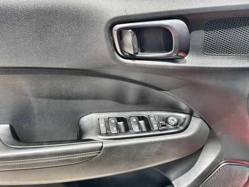 Used 2024 Hyundai Venue Limited FWD image 13