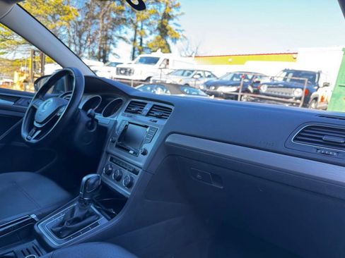 Used 2015 Volkswagen Golf SE image 15