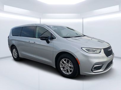 Used 2024 Chrysler Pacifica Touring-L
