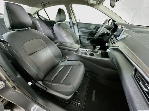 Used 2025 Nissan Altima 2.5 SV FWD image 29