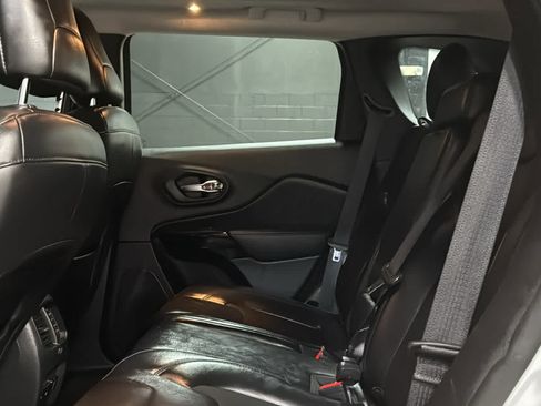 Used 2020 Jeep Cherokee Latitude Plus AWD/4WD image 26