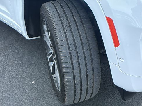 Used 2022 Jeep Grand Cherokee Overland w/ Advanced Protech Group III image 11