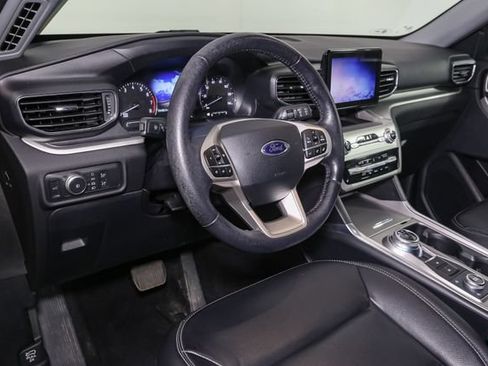 Used 2021 Ford Explorer XLT w/ Equipment Group 202A AWD/4WD image 22