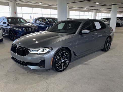 Used 2023 BMW 530e w/ Premium Package RWD image 4