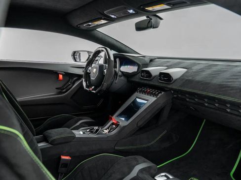 Used 2022 Lamborghini Huracan STO image 23