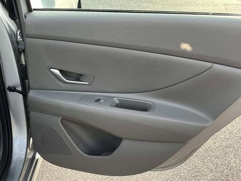 Used 2021 Hyundai Elantra SEL FWD image 18
