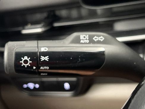 Used 2025 Kia Carnival FWD image 59