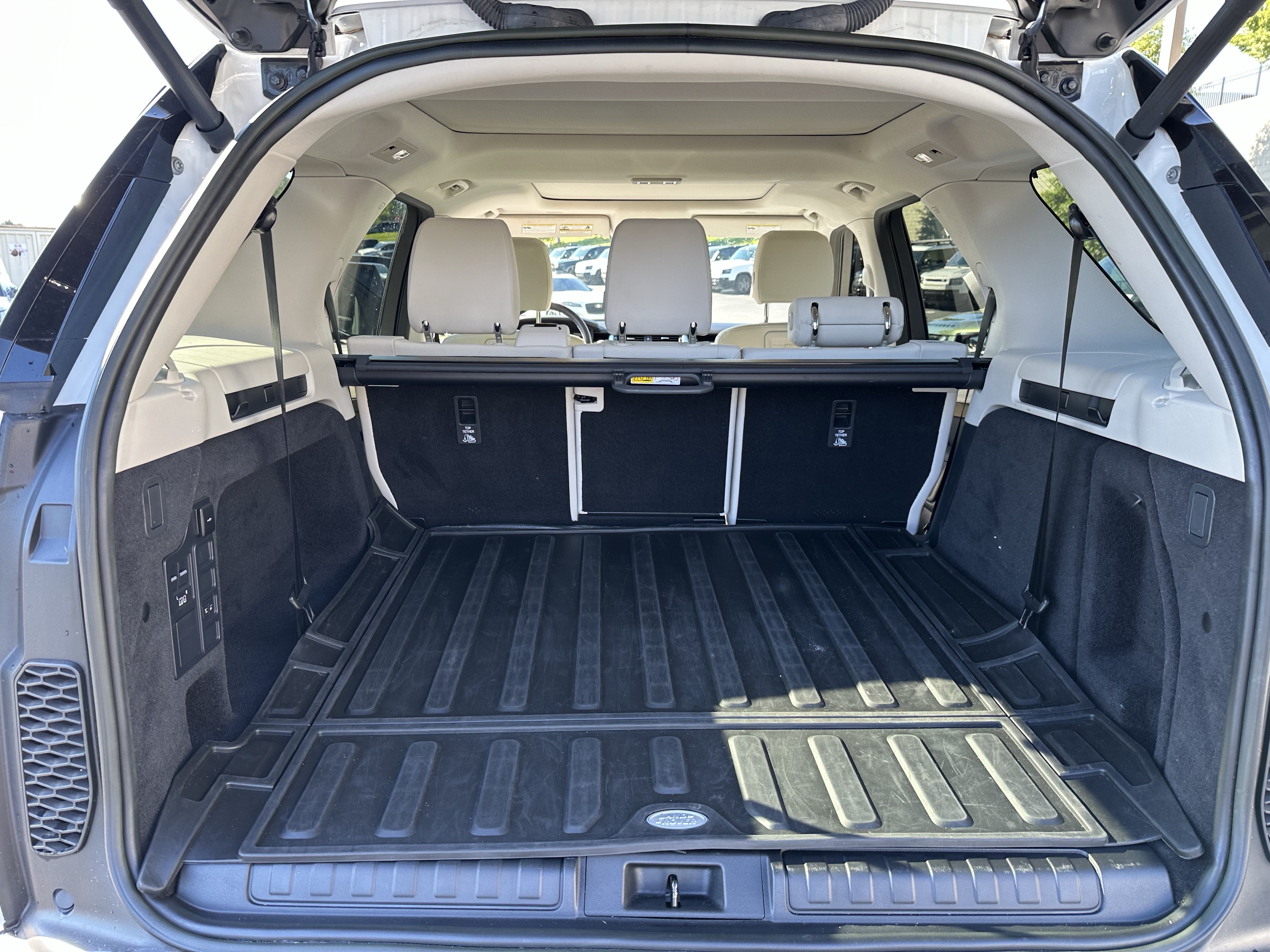 Certified 2023 Land Rover Discovery S AWD/4WD image 34