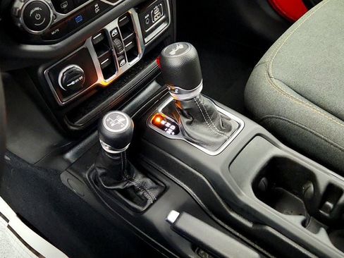 Used 2025 Jeep Wrangler Unlimited Sahara w/ Safety Group image 16