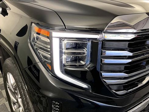 Used 2023 GMC Sierra 1500 SLT AWD/4WD image 27