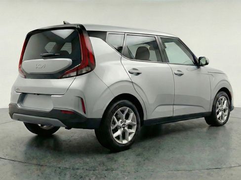 Used 2025 Kia Soul LX w/ LX Technology Package FWD image 9