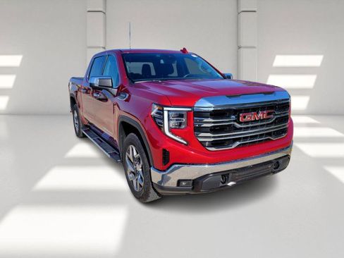 Used 2023 GMC Sierra 1500 SLT image 3