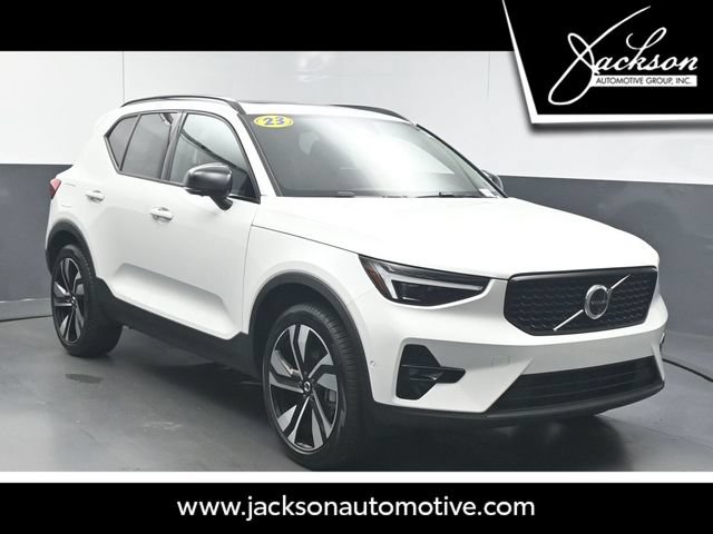 Used 2025 Volvo XC40 B5 Ultra AWD/4WD image 1